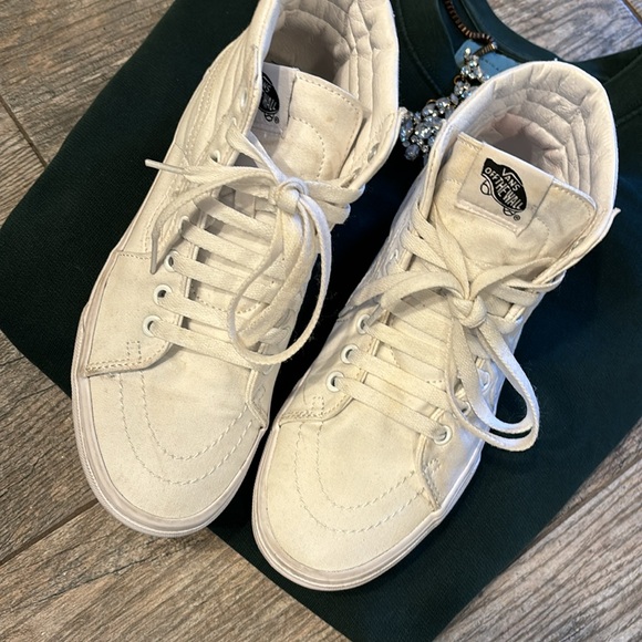 KICK IT with these Hi top Vans - Picture 10 of 13